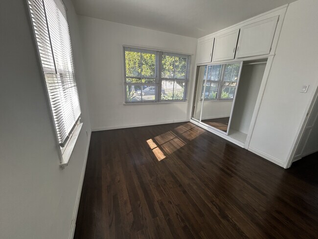 2032-2106 Delaware Ave