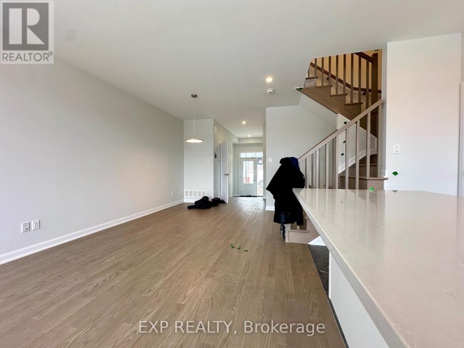 Photo - 271 Bankside Wy