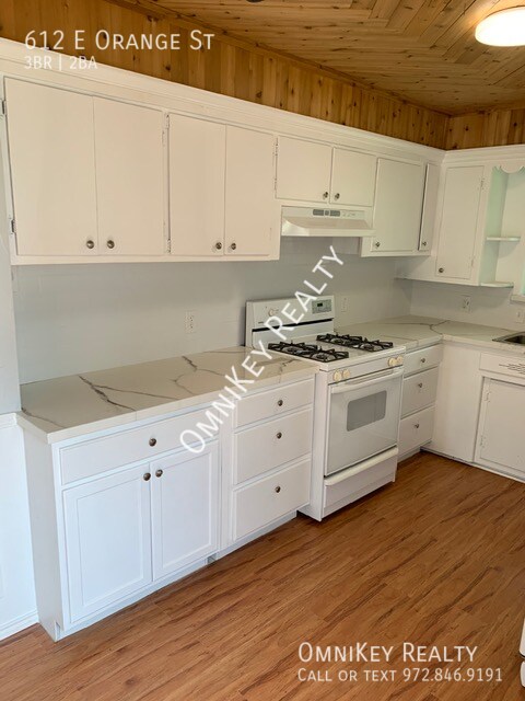 Photo - 612 E Orange St