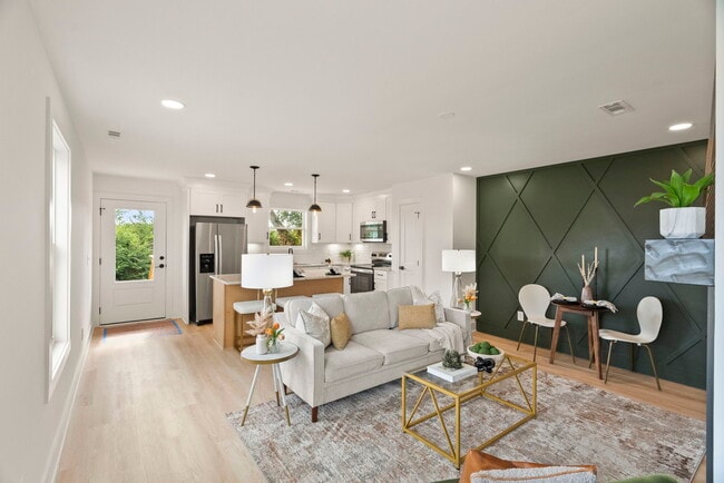 Photo - 103 Rayon Dr