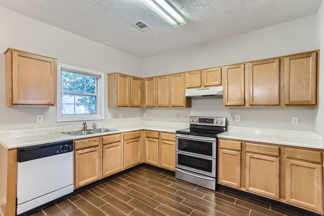 Photo - 5487 Walnut Ln