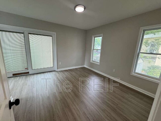 Photo - 2423 Walnut St