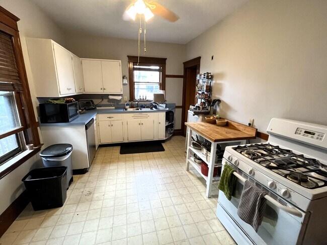 Photo - 334-336 School St Unit 2