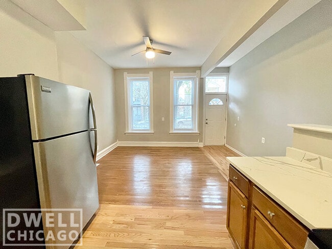 Building Photo - 1154 W 17th St Unit 1