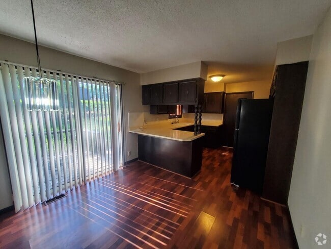 Building Photo - large free standing home Just S. of 13th a...