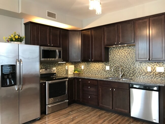 Building Photo - Large Renovated Home on the Hill with Garage!!