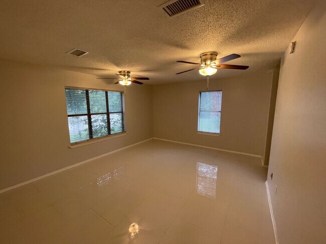 Photo - 390 Guzzardo Ln