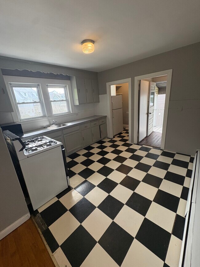 Building Photo - 879 Broadway Unit 2