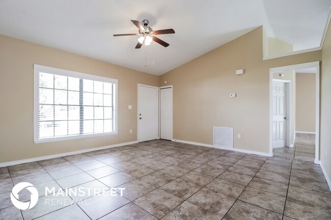 Photo - 5225 Maravoss St