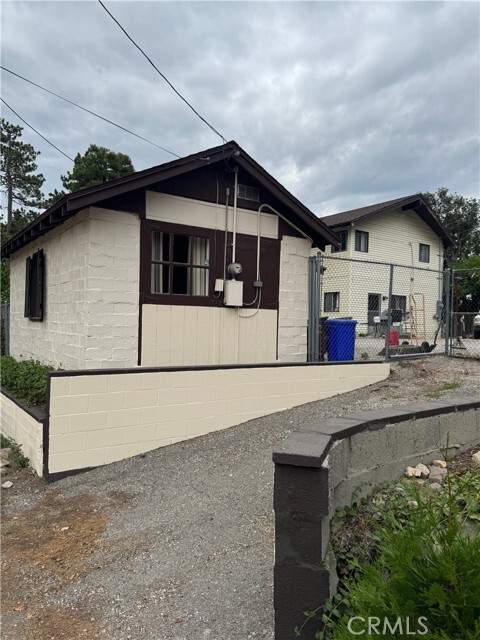 23335 Crestline Rd