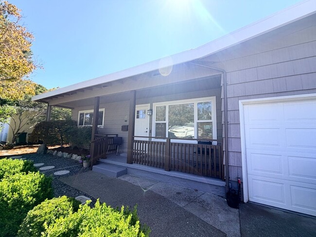 Building Photo - Luxury Living with Stunning Views in Corte Madera