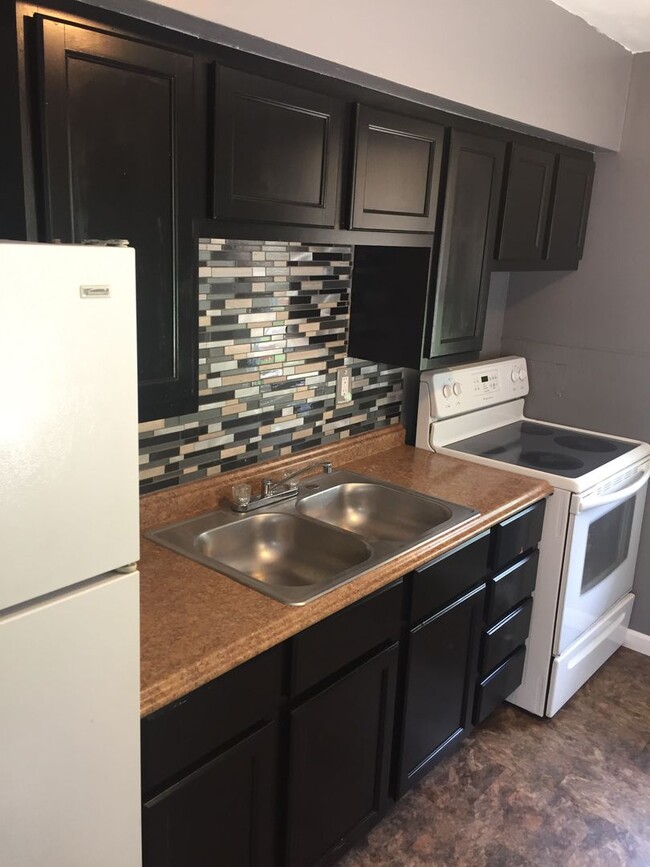 Beautifully Updated 3 Bedroom House! Comin... - Beautifully Updated 3 Bedroom House! Comin...