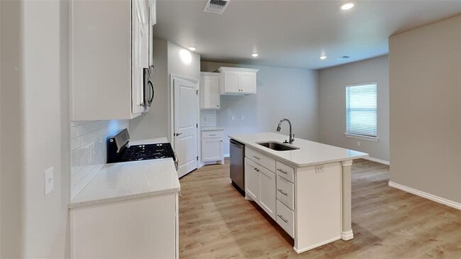 Photo - 6941 Labelle Dr