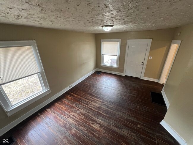 Photo - 2821 E 13th St