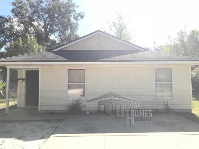 Photo - 212 W 38th St House