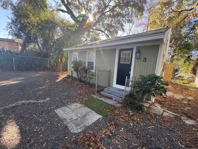 Building Photo - Cottage Home 2/2 Overlooking Lake Euclid in Leesburg