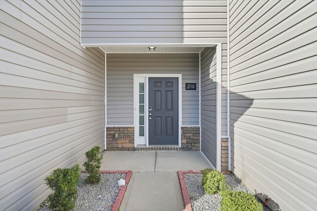 Photo - Charming 3 Bedroom Townhome with Private Patio & Fenced Backyard