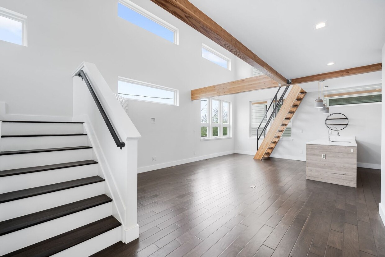 Chic 2BD, 2.5BA Sunnyside Townhome With Bo... - Chic 2BD, 2.5BA Sunnyside Townhome With Bo...