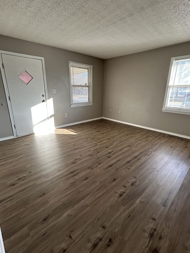 Photo - PRE-LEASING!! AVAILABLE JUNE 10TH!!- 2 Bedroom/ 1 Bathroom Duplex