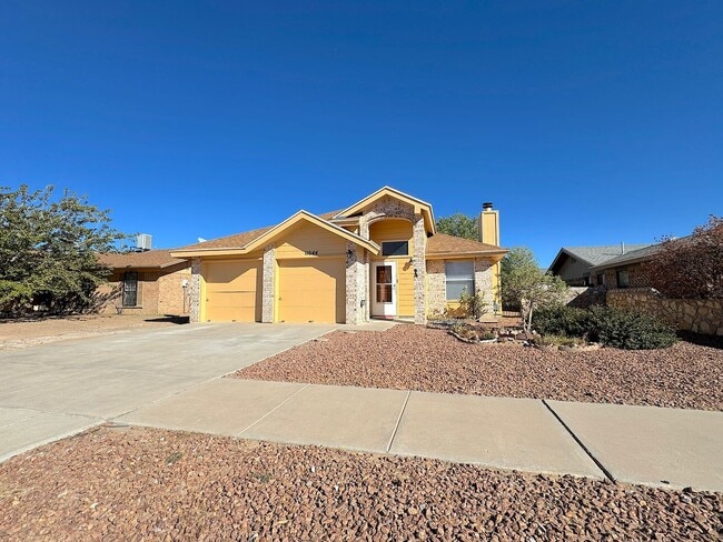 Building Photo - Northeast El Paso 3 Bed/2 Bath Refrig A/C w/Mountain Views!