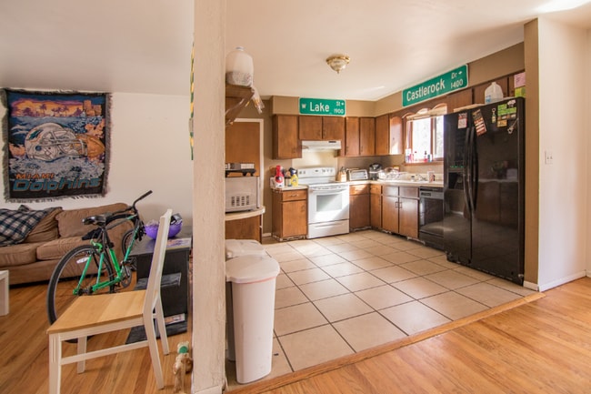 Photo - 1717 W Lake St