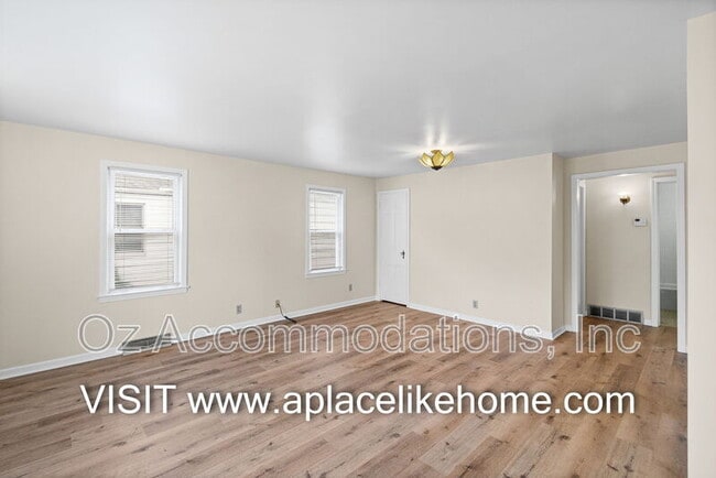 1011 E 24th Ave