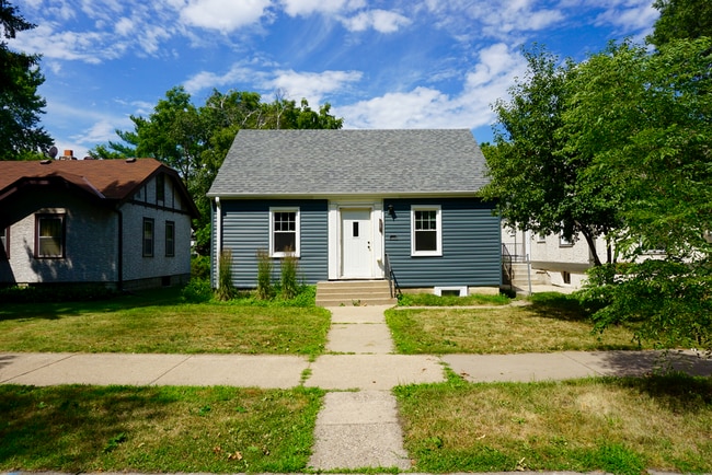 Photo - Affordable 4 Bedroom House - Close to U of...