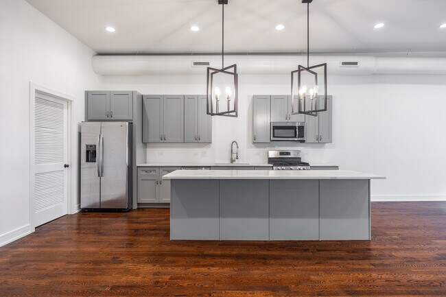 Photo - 2500 W Chicago Ave Unit 2W