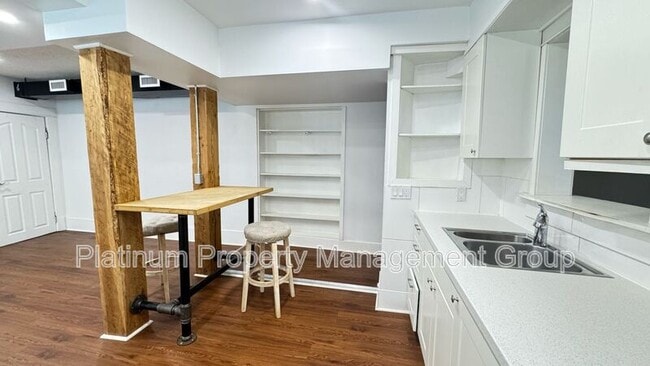 Photo - 933-918 18 Ave SW