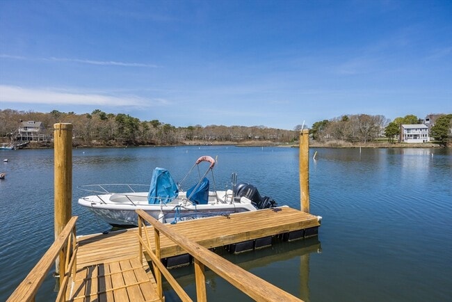 Photo - 235 Edgewater Dr W