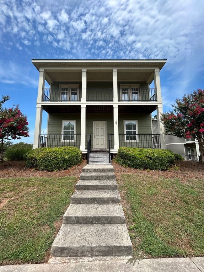 Building Photo - PRE-LEASING FOR AUGUST 2026!