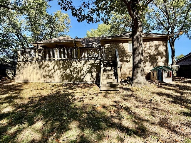 Photo - 305 Meadows Ct