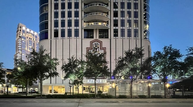 Building Photo - 1409 Post Oak Blvd Unit 902