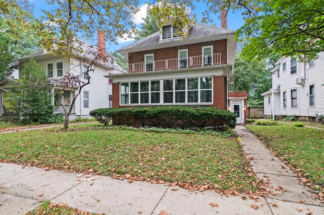 810 W Edwards St