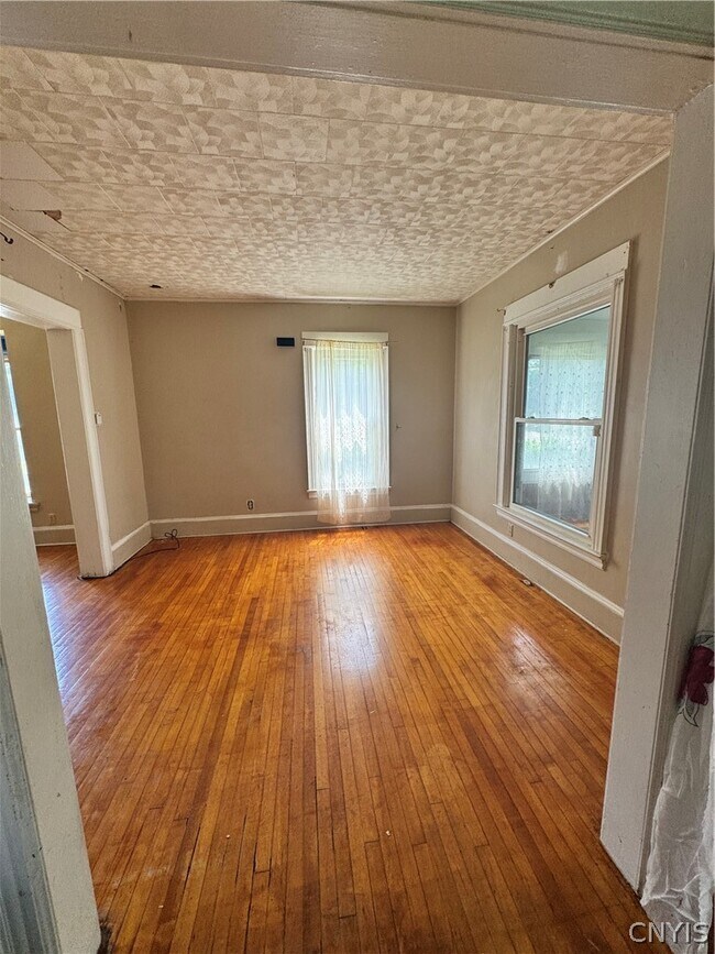 Photo - 2331 Midland Ave