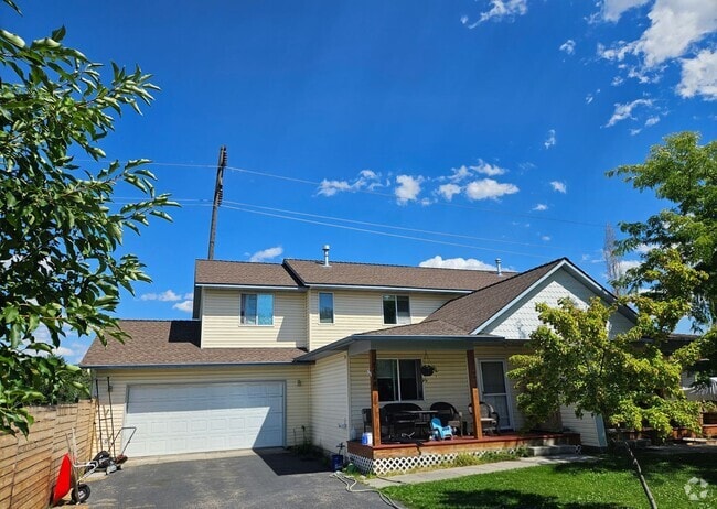 Building Photo - Three Bedroom Duplex with Two Car Garage Rental