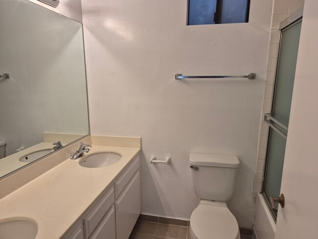 Photo - Dicken's Court Apartments