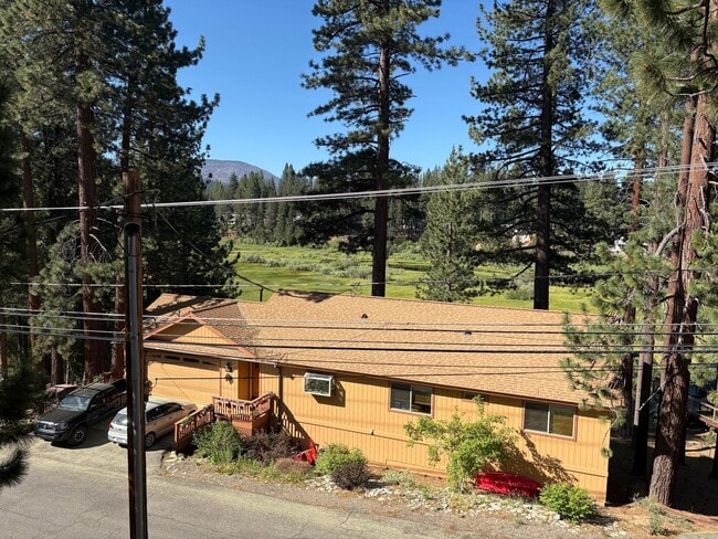 Building Photo - Large furnished mountain home