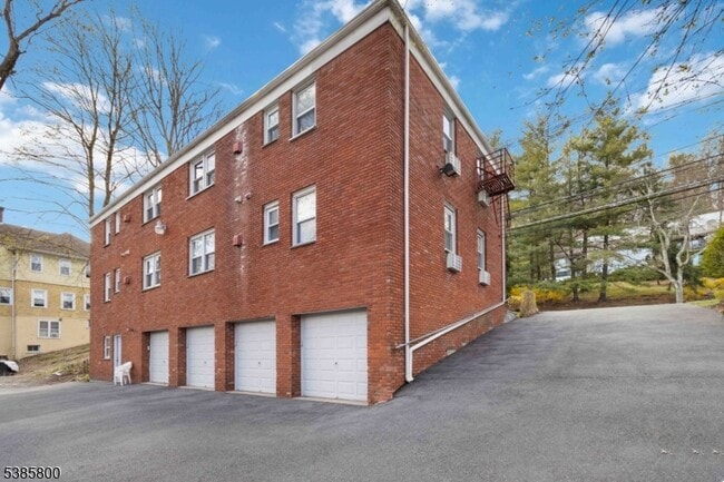 Photo - 46 Mt Kemble Ave