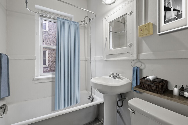 Photo - 2216 Harriet Ave Apartments | Origen Living