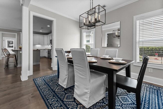 Photo - 1021 Saddlers Way