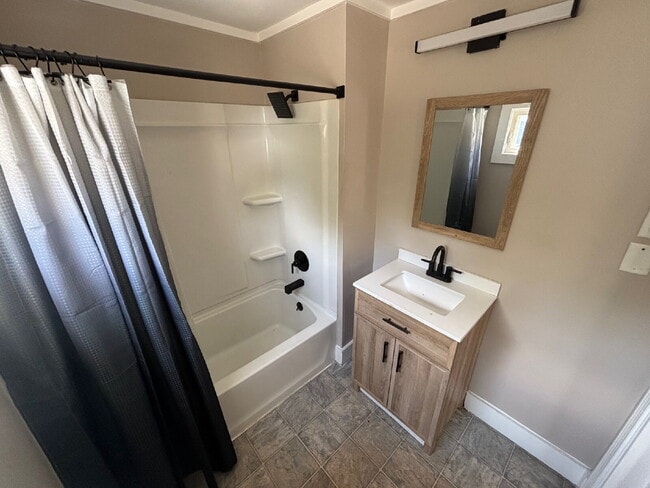 Photo - Charming 2BR Apartment with Heat Included – Convenient Springvale Location! Unidad 1