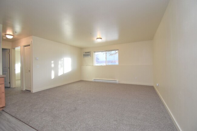 Photo - 2 Bed 1 Bath Garden Level Apartment! Easy Access to Downtown, Shopping and MSU! Unit 16