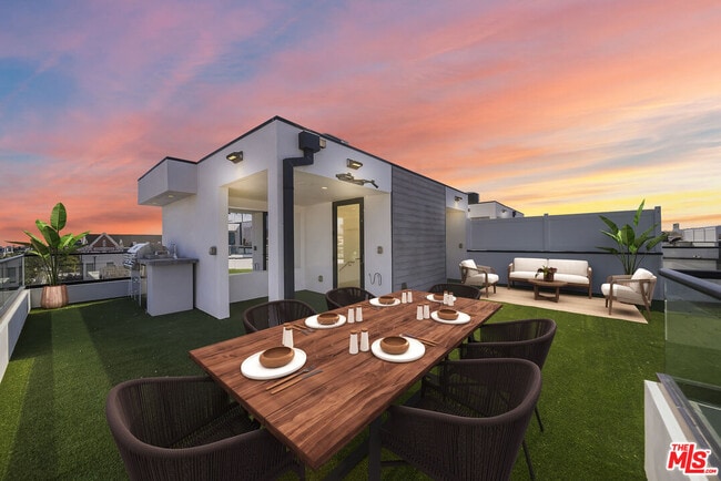 Photo - 733 N Gramercy Pl