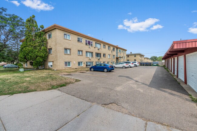 Photo - English Manor Unit G2