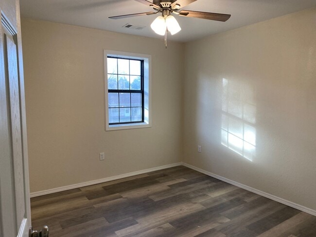 Photo - 48 Hour Notice: Come take a look at this newly remodeled 3-bedroom, 2-bathroom home