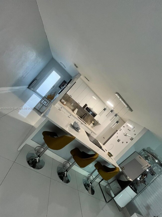 Photo - 1525 W 62nd St
