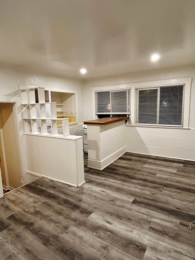 Photo - 2032 Vista Del Mar Ave Unit 5