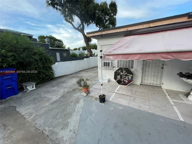 Photo - 5905 NW 3rd Ave Unidad 1