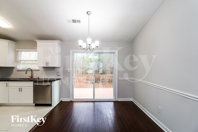 Photo - 405 Sheringham Ct